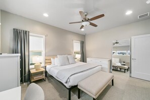 3 bedrooms, desk, iron/ironing board, free WiFi - #HabitueHomes - The Stone's Throw (Boise)