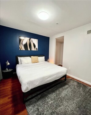 2 habitaciones, tabla de planchar con plancha, wifi y ropa de cama 