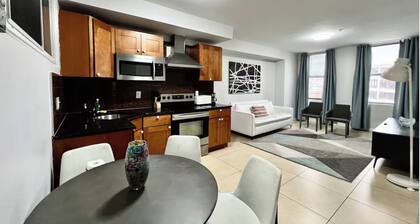Stylish & Large 2bd Apt next to Reading Terminal