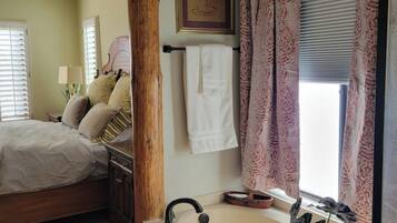 4 bedrooms, desk, iron/ironing board, WiFi