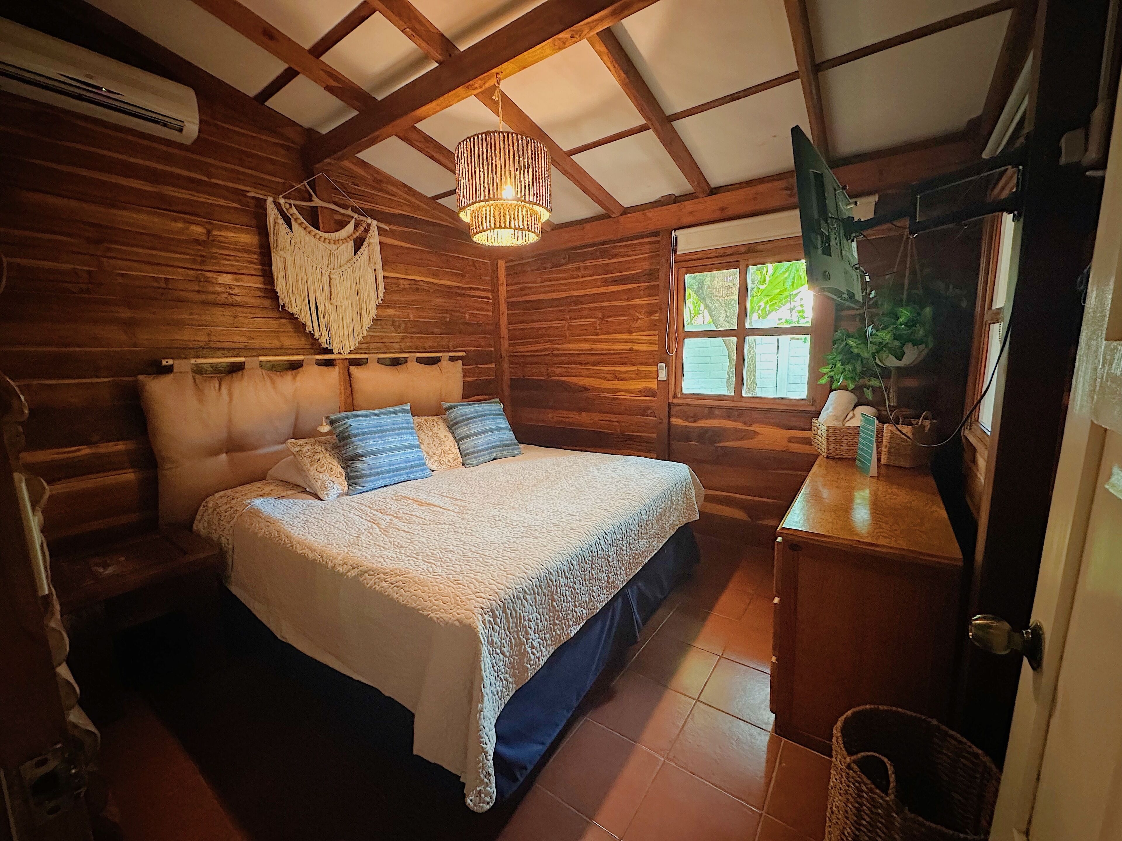 3 bedrooms, desk, free WiFi, bed sheets