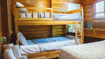 3 bedrooms, desk, free WiFi, bed sheets