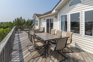 تناول الطعام بالخارج