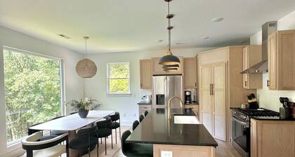 Peaceful place to recharge, within steps to Center Hill Lake!