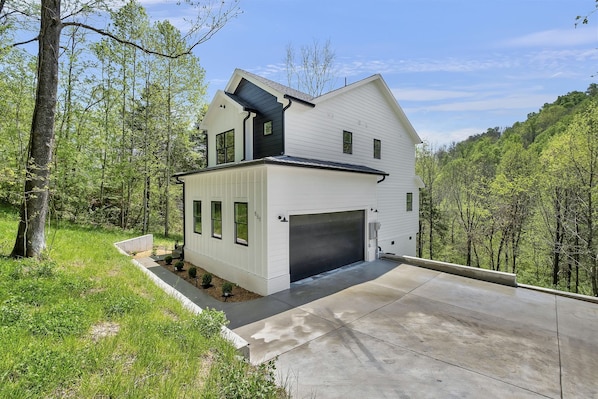 Exterior - Peaceful place to recharge, within steps to Center Hill Lake! (Lancaster)