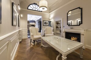 Interior - Rinascimento Privato by MMega (Firenze)