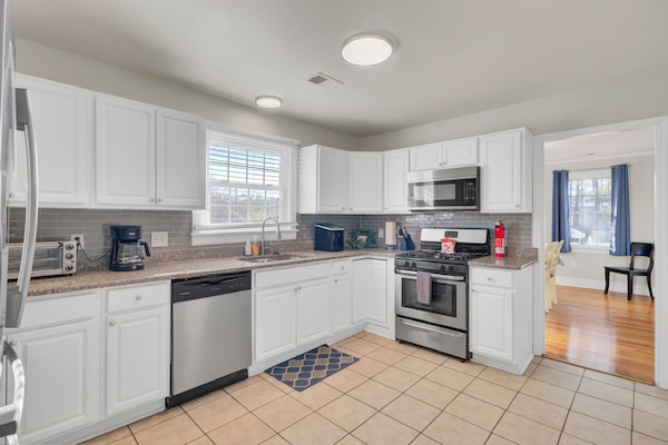 Frigorífic, microones, forn i placa de cuina