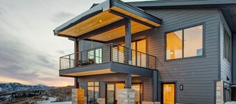 Modern Tollgate Canyon Luxury Stonezee