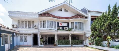 واجهة المنشأة