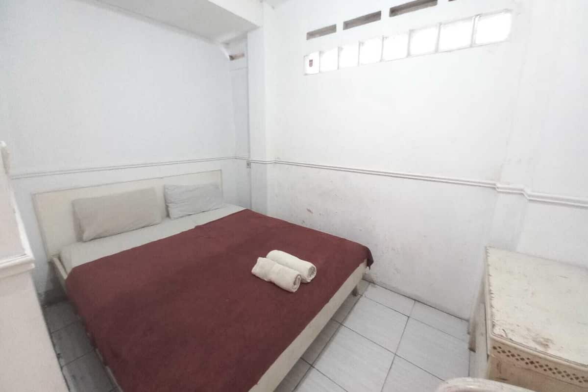 Economy Room | Desk, free WiFi, bed sheets