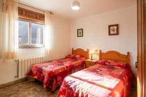 3 slaapkamers, reisbedje, gratis wifi, beddengoed