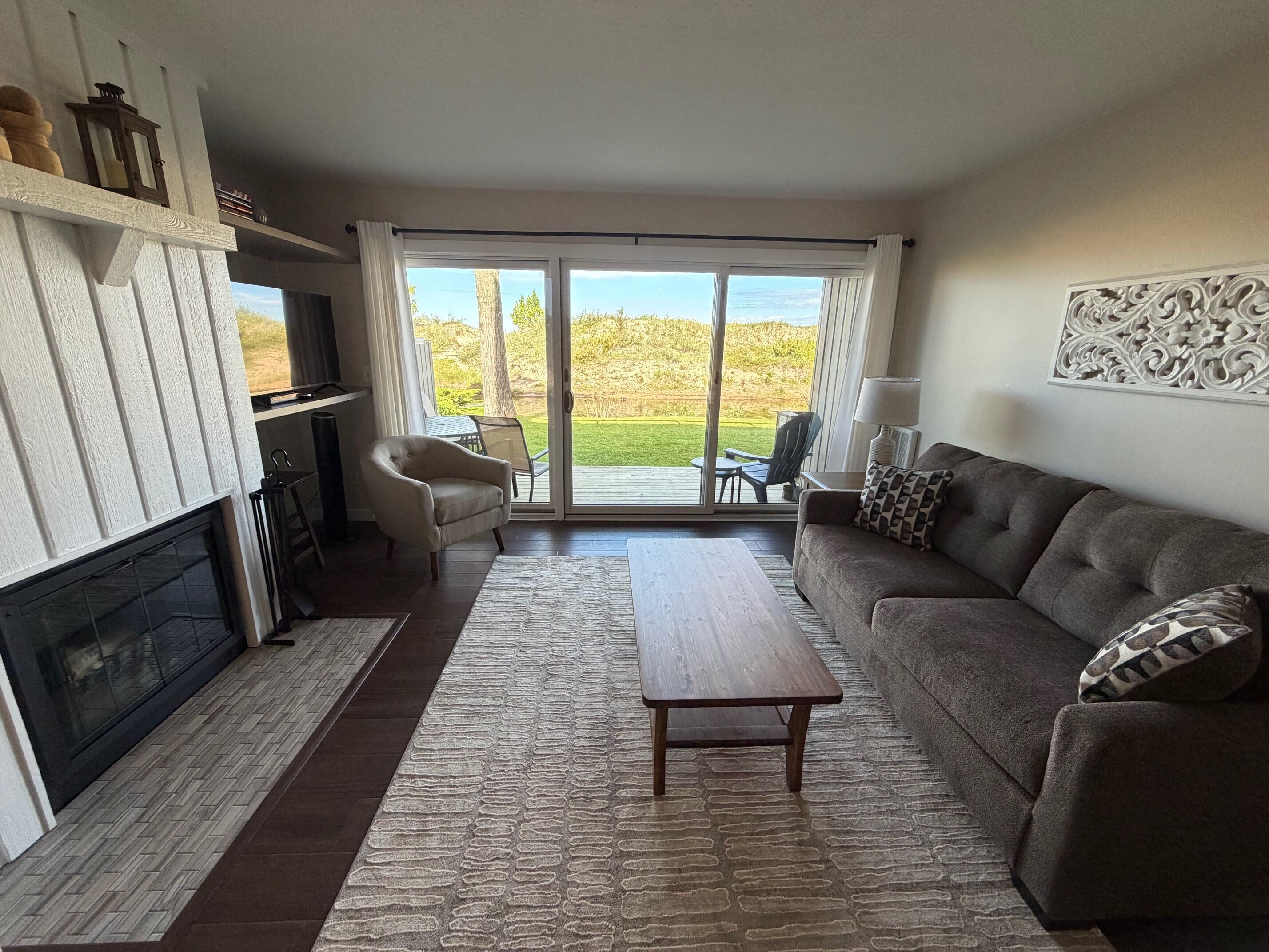 Smart TV, fireplace, DVD player, books