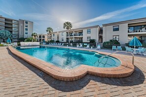 Unclassified image, 3 of 32, button