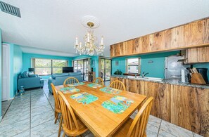 Unclassified image, 4 of 32, button