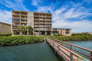 Unclassified image, 2 of 32, button