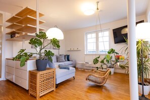 TV, table tennis, stereo