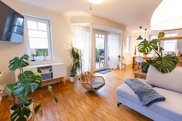 TV, table tennis, stereo