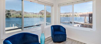 MEGA Dock House on the Strip