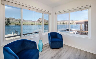 MEGA Dock House on the Strip