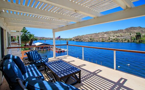 MEGA Dock House on the Strip