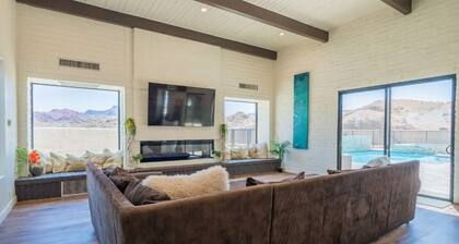 Eagles Lair, Pool & Views!