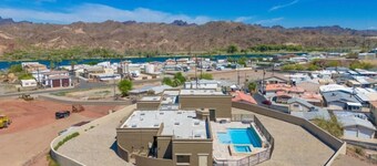 Eagles Lair, Pool & Views!