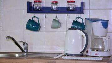 KylskÄp, mikrovÄgsugn, ugn och spishÀll