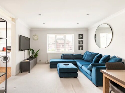 Bright and Spacious Apartment-Unbeatable Location! - Pass the Keys