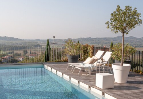 Escape to Paradise: Your Private Pool Awaits, Alma