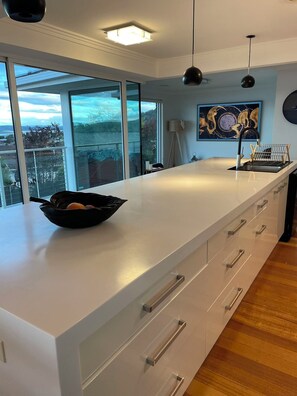 Interior - Lipscombe Escape panoramic views luxury and space (HOBART)