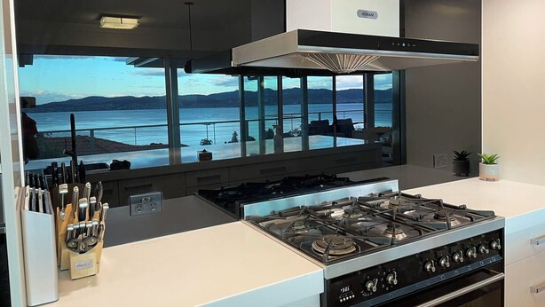 Unclassified image, 1 of 15, button - Lipscombe Escape panoramic views luxury and space (HOBART)