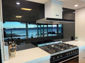 Private kitchen - Lipscombe Escape panoramic views luxury and space (HOBART)