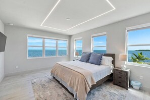 3 室のベッドルーム、デスク、アイロン / アイロン台、旅行用ベビーベッド