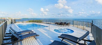 Key Largo Oasis Oceanfront with Pool & Hot Tub