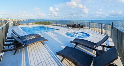 Key Largo Oasis Oceanfront with Pool & Hot Tub