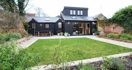 Historic Tring 2 Story Flat on High Street