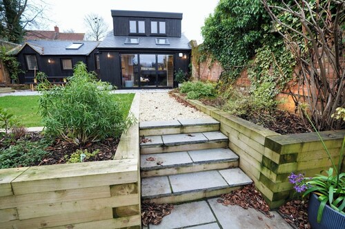 Historic Tring 2 Story Flat on High Street