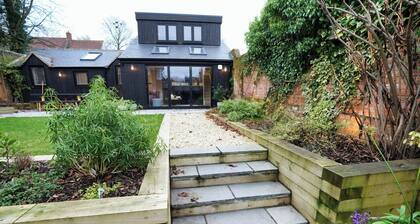 Historic Tring 2 Story Flat on High Street