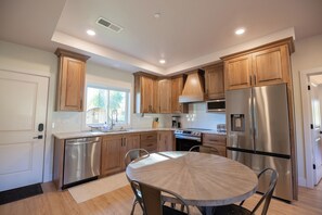 Micro-ondes, four, plaque de cuisson, lave-vaisselle