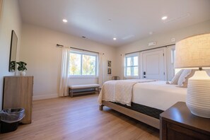 6 chambres, fer et planche à repasser, Wi-Fi, draps fournis