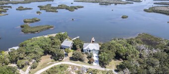2 Waterfront Homes w Pvt Docks, Kayaks, Outdoor Spaces, Gulf Views