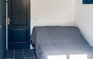 2 عدّة غرف نوم ومكواة/لوح كي وواي فاي مجانًا وملاءات أسرّة