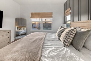 3 室のベッドルーム、デスク、アイロン / アイロン台、WiFi (無料)