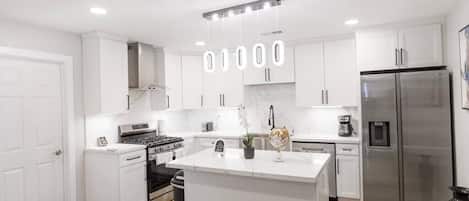 Fridge, microwave, stovetop, dishwasher