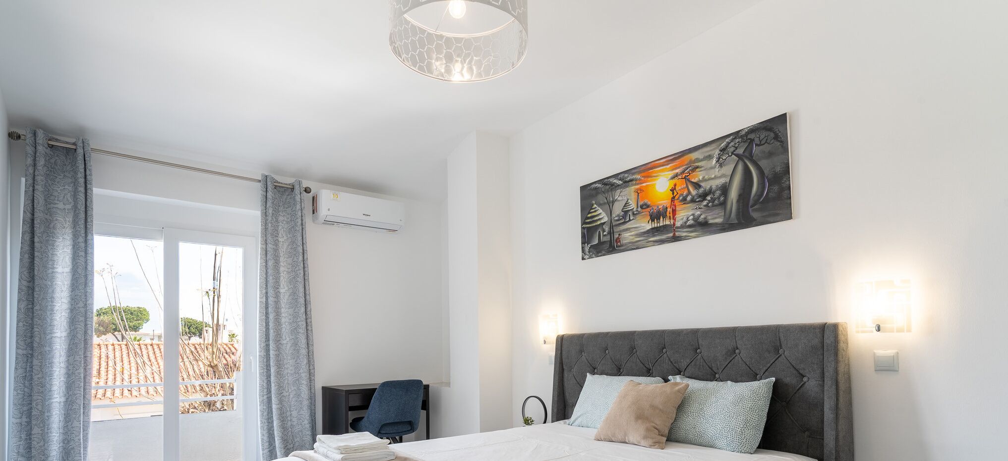 2 slaapkamers, een bureau, een strijkplank/strijkijzer, gratis wifi