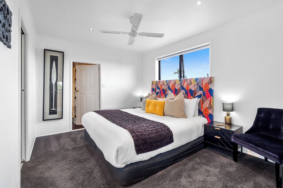 3 Bedroom Apartment | 1 bedroom, Egyptian cotton sheets, premium bedding, pillowtop beds