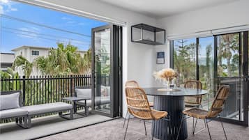 3 Bedroom Apartment | 1 bedroom, Egyptian cotton sheets, premium bedding, pillowtop beds