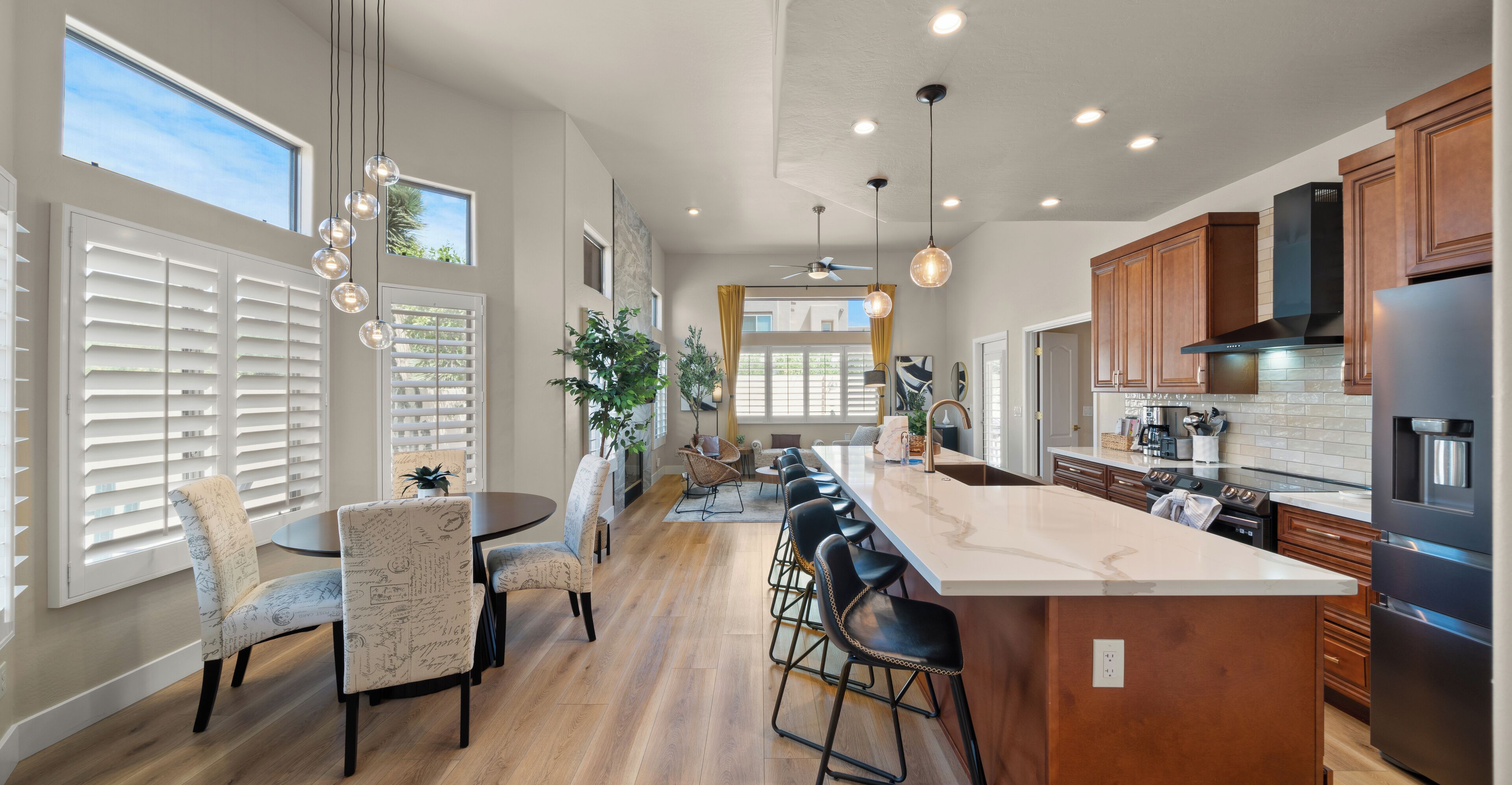 冰箱、微波炉、烤箱、炉灶