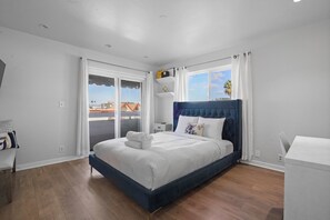 2 soverom, skrivebord, strykejern/-brett og wi-fi (inkludert)