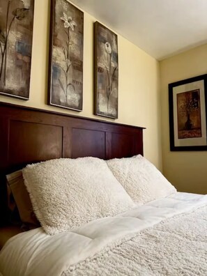 3 slaapkamers, een strijkplank/strijkijzer, wifi, beddengoed